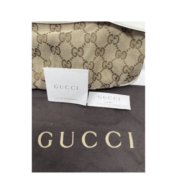 Pochette firmata Gucci in tessuto logato